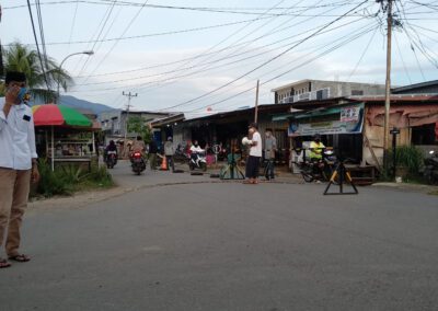 PENJAGAAN DI TITIK CHECK POINT OLEH TIM RELAWAN