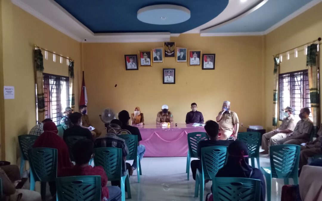 Rapat menyikapi perkembangan COVID-19 di desa Baruga