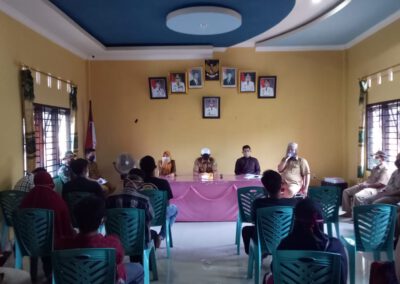 Rapat menyikapi perkembangan COVID-19 di desa Baruga