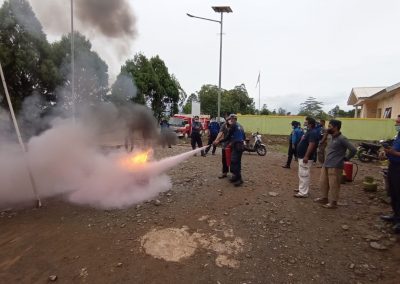 PEMBENTUKAN DAN PEMBINAAN RELAWAN PEMADAM KEBAKARAN (REDKAR)